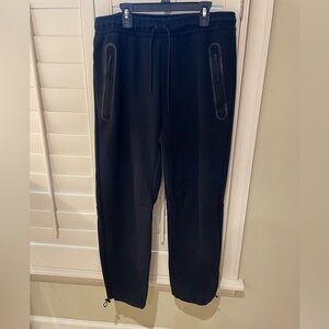 Size men’s large Nike Tech Sweatpants